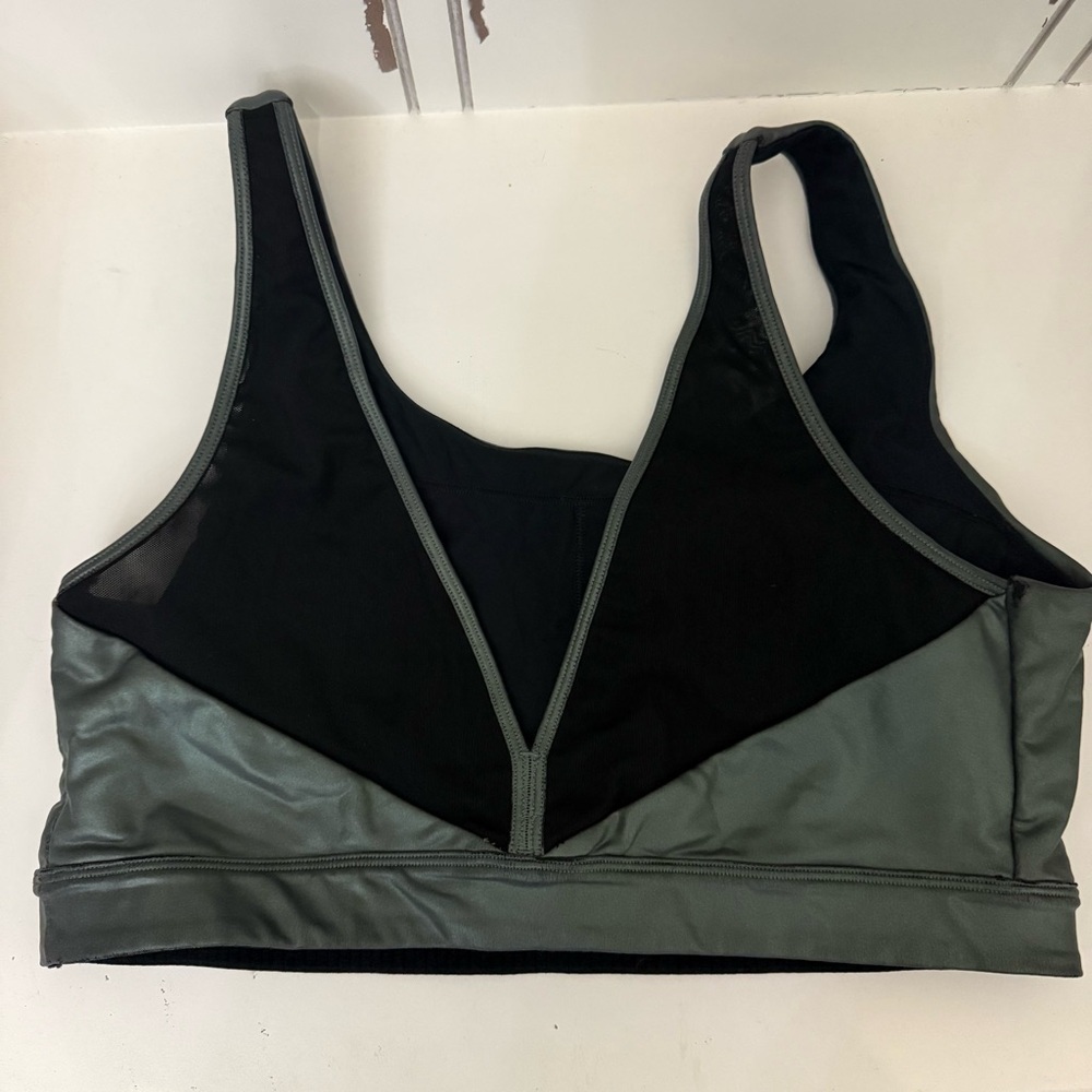 PelotonXJessKing Sports Bra V Back Scoop Neck Shine Metallic Green Size Large - Picture 2 of 8